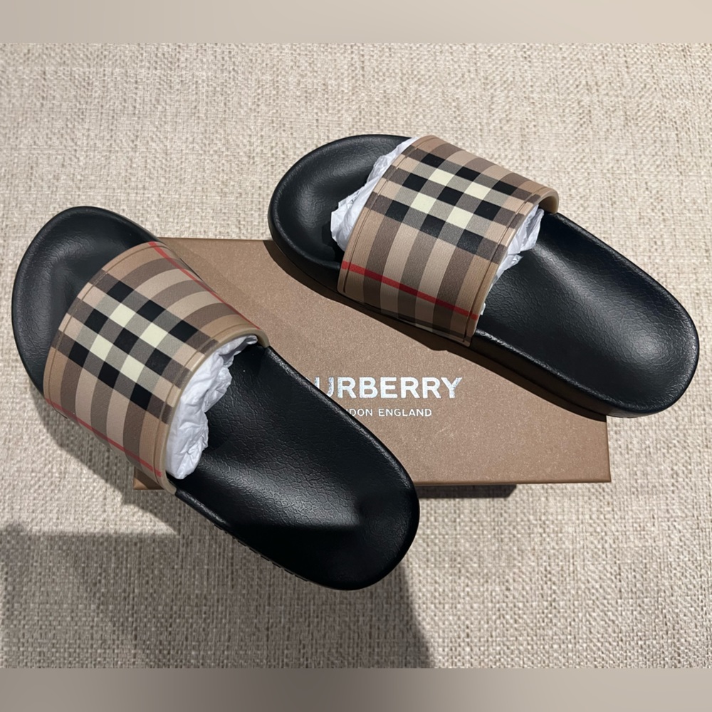 Brand new unisex poolside sandals